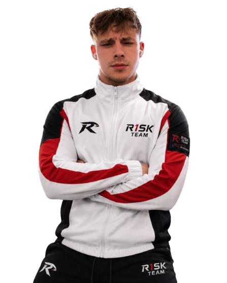 Gr1n4 в форме R1SK TEAM